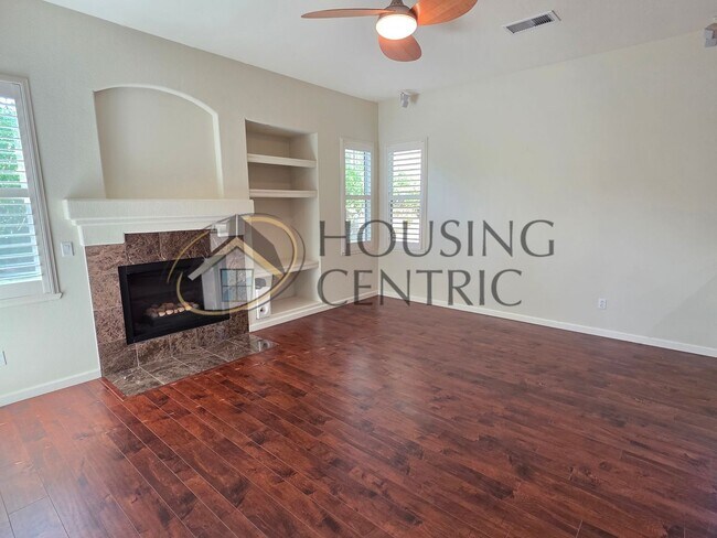 Building Photo - Beautiful Single Story Rental in Gated Serrano Community!