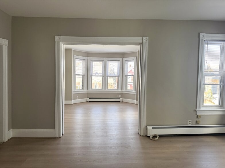 Building Photo - 580 Park Ave