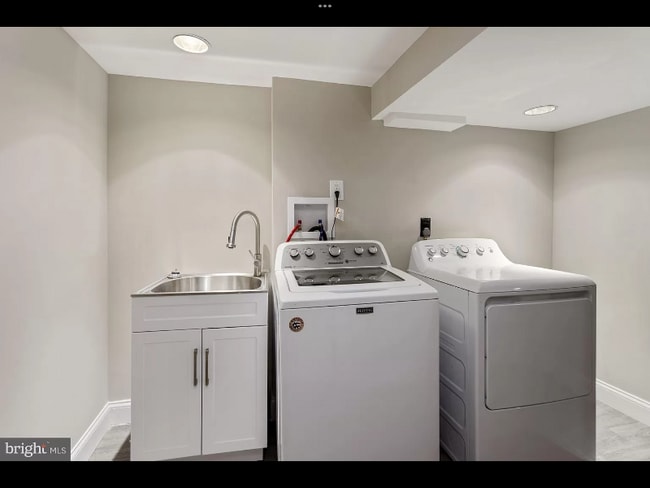 Building Photo - 9817 Inglemere Dr
