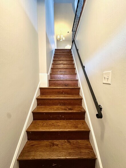 Building Photo - 4633 Jamieson Ave
