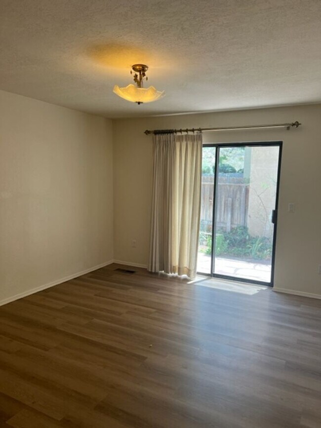 Building Photo - Beautiful 2 Bedroom 2 Bath 2 Car Garage Town House in the foot hills COMING SOON! Available 12/22...