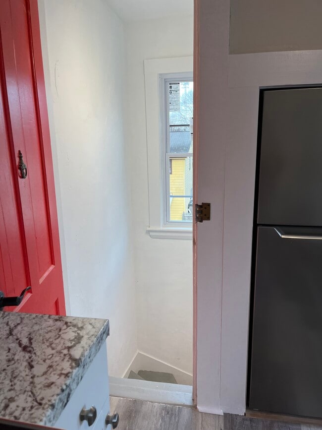 Unit B: Back Staircase - 35 Lincoln Ave