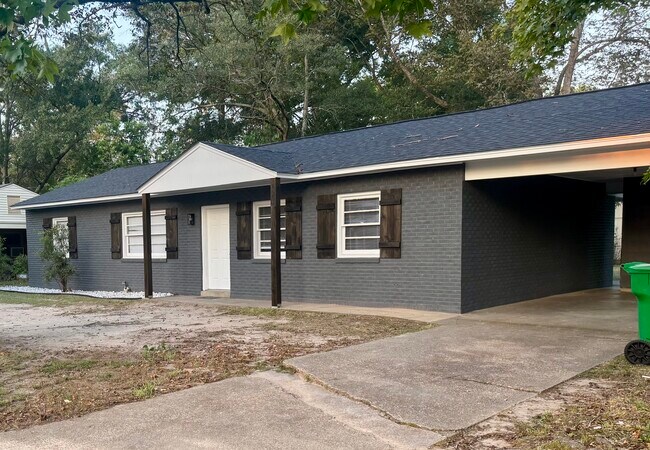 Primary Photo - 138 Maple St