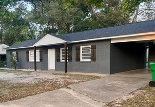 Building Photo - 138 Maple St