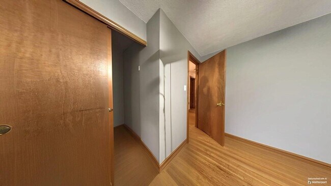 Building Photo - 9 Putney Cir