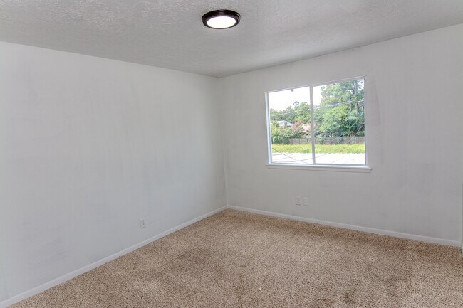 Building Photo - 20335 Fieldtree Dr