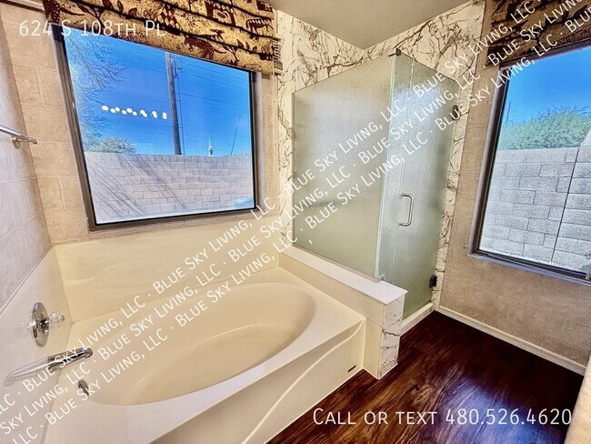 Building Photo - 624 S 108th Pl