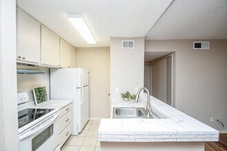 Building Photo - 17331 Red Oak Dr