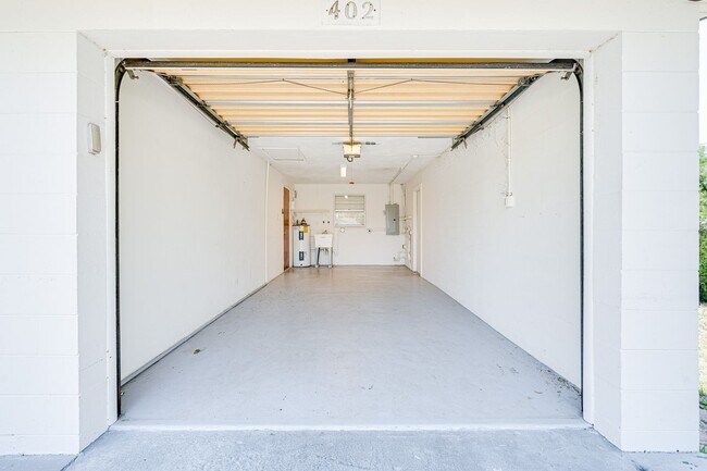 Building Photo - 3 Bedroom Home in Port Orange