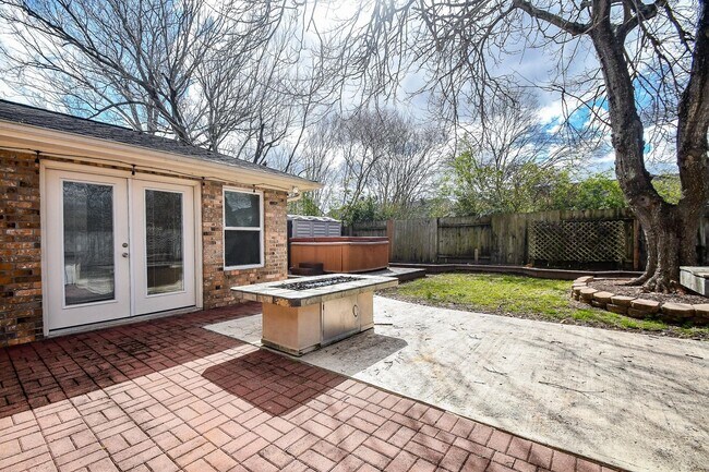 Building Photo - 3402 Hidden Creek Dr
