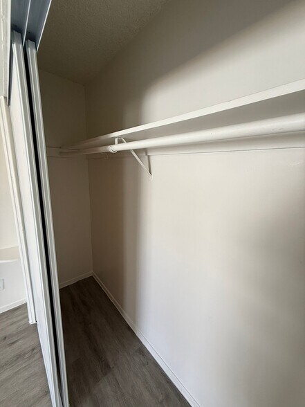 Building Photo - 915 N Wilton Pl