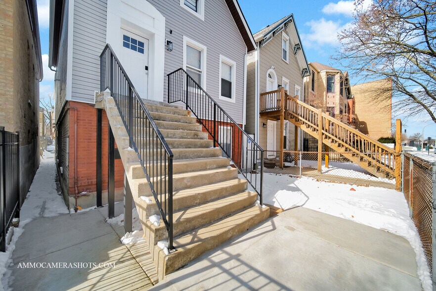 Building Photo - 814 S Leavitt St