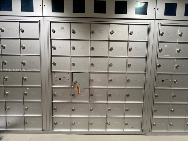 Building Photo - 1750 N Bayshore Dr