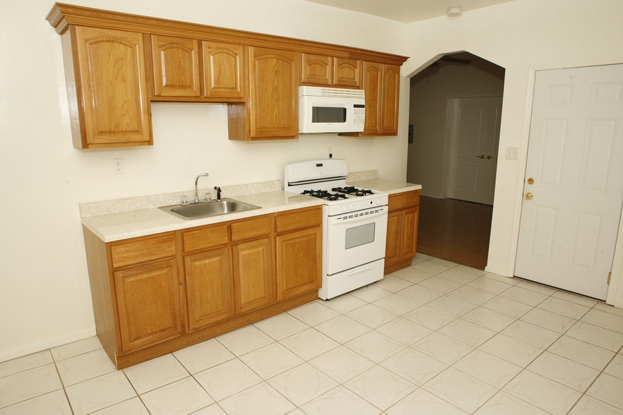 Building Photo - 429 18th Ave