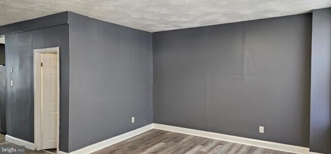 Building Photo - 1221 Poplar Grove St