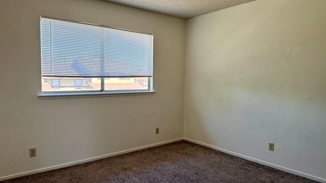 Building Photo - 40 N 19th Ave