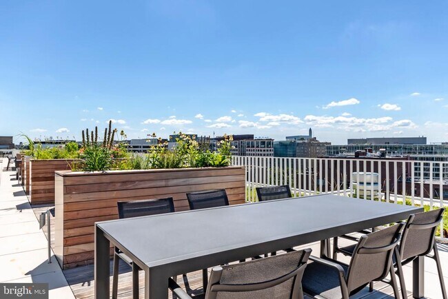 Building Photo - 1110 23rd St NW