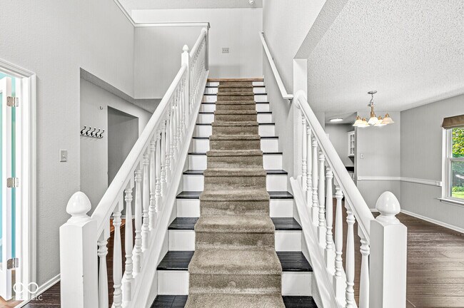 Building Photo - 5641 Buck Dr