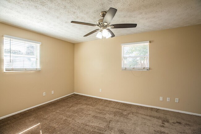 Building Photo - Great Rental in Heritage South!