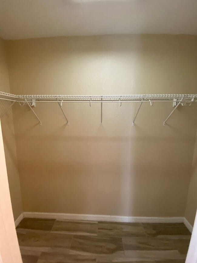 Building Photo - SILVER SPRINGS SHORES 3/2/2 - *WON'T LAST*