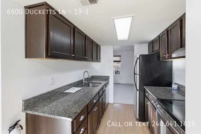 Building Photo - 6600 Ducketts Ln
