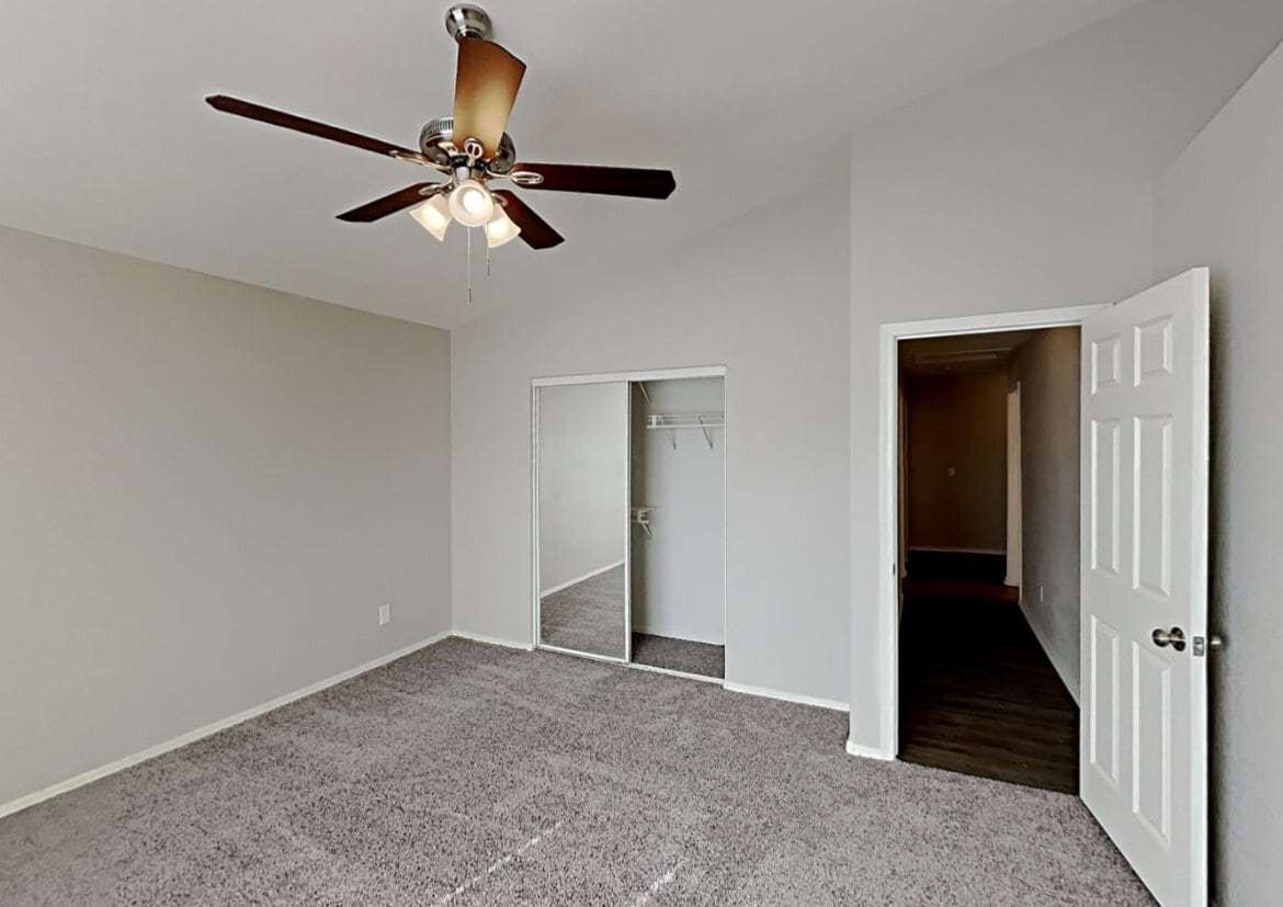 Building Photo - 650 Laura Dr