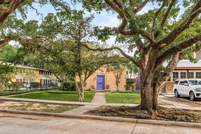 Building Photo - 4018 Blue Bonnet Blvd