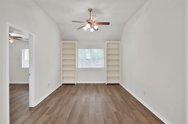 Building Photo - 10 Barker Ridge Ct