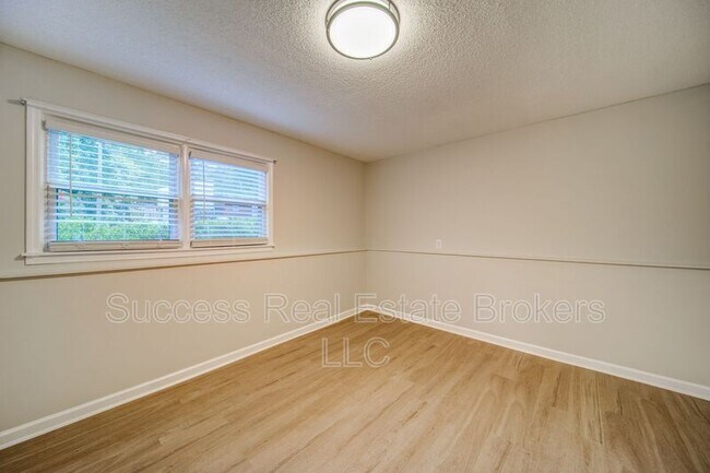 Building Photo - 4734 N Springs Rd NW