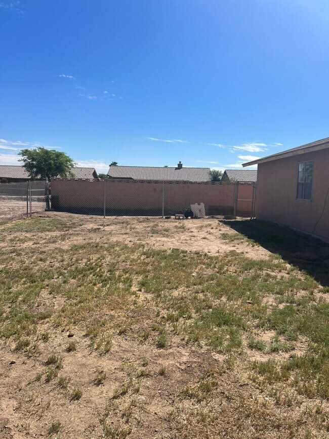 Building Photo - Three Bedroom Cibola Home on a large Lot