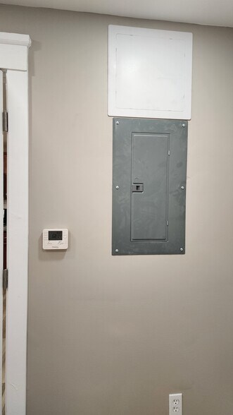 Building Photo - 1301 Buhrer Ave