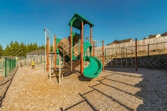 Building Photo - 855 NE Hill Way