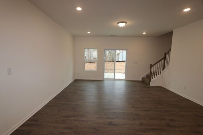 Building Photo - Beautiful 3BR/2.5BA Townhouse located in K...