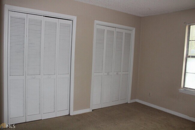 Building Photo - 207 Admirals Walk
