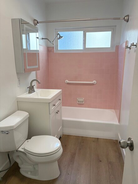 Bathroom - 1436 Manhattan Beach Blvd