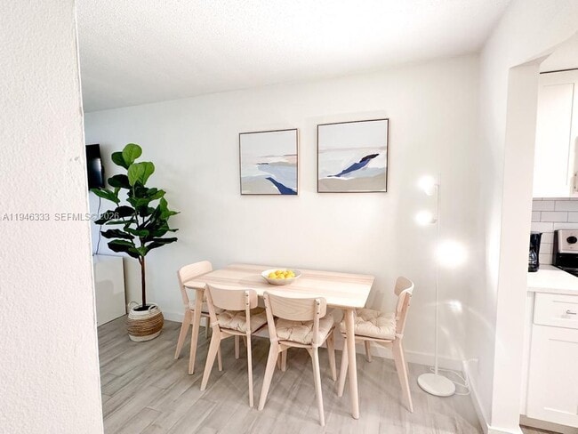 Building Photo - 664 SE 20th Ave