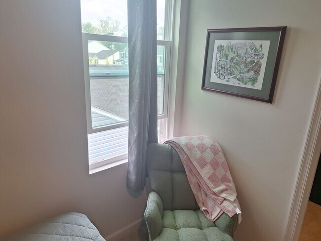 Building Photo - Outstanding Four Bedroom Home Less Than 10...