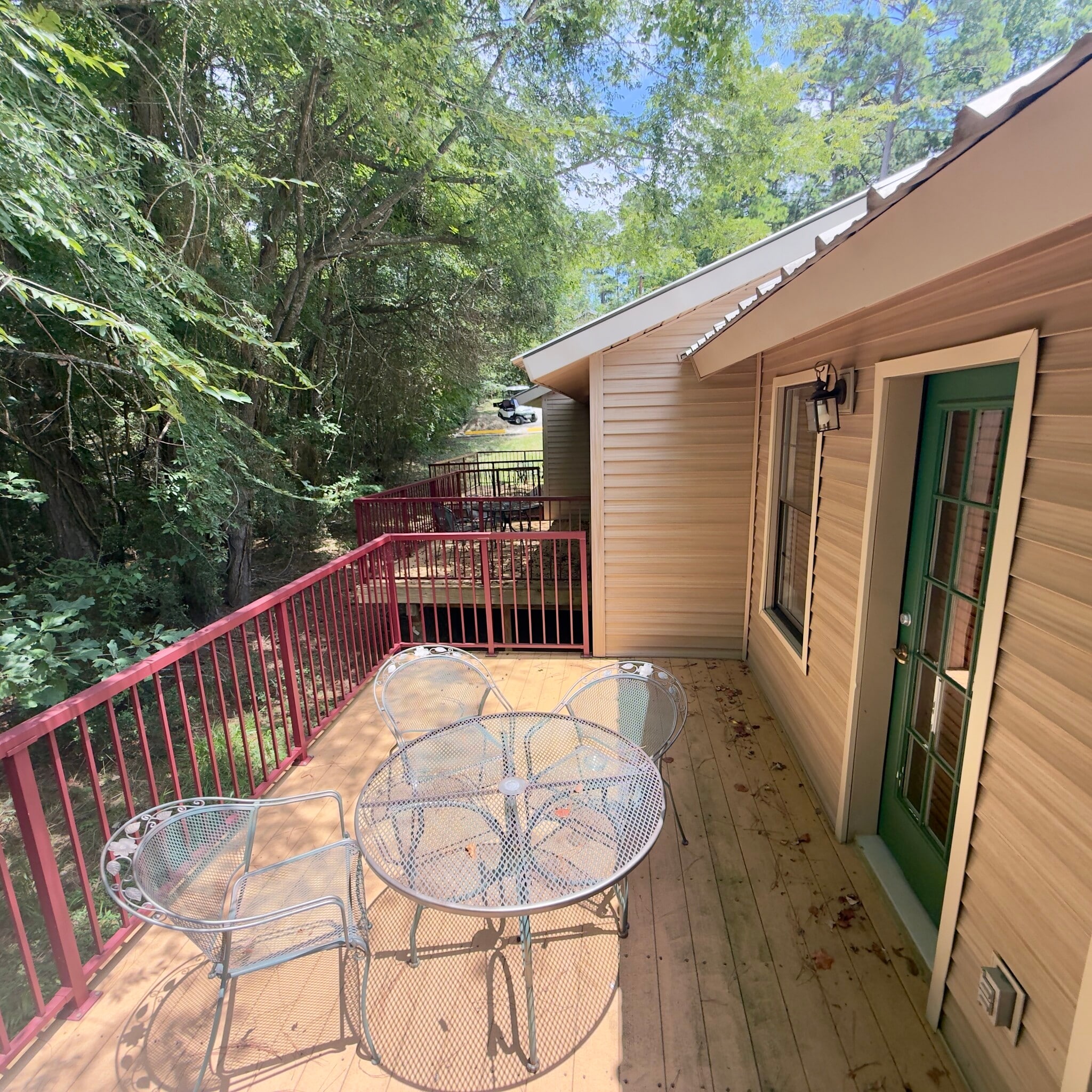 Building Photo - 8680 Piney Shores Dr