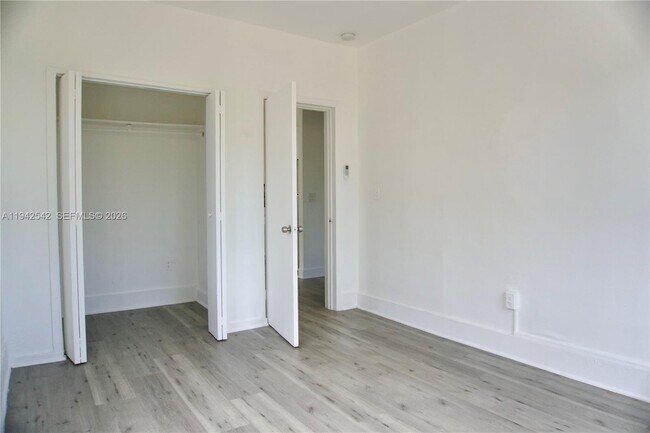 Building Photo - 337 SW 5th Ave