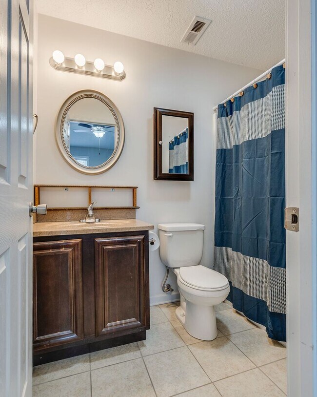 Building Photo - Now Available | 2 Bedroom 2.5 Bath | Bristol, TN