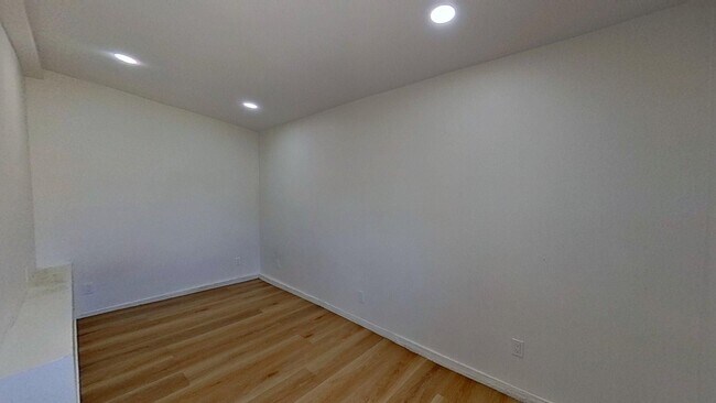 Building Photo - 5924 Whitewood Ave