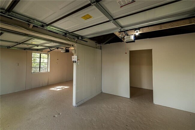 Building Photo - 1029 Katherwood Dr SW