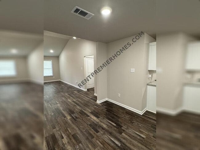 Building Photo - 18 Edward Dr