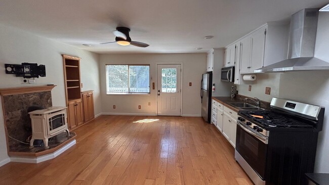 Building Photo - 22148 Crystal Falls Dr W