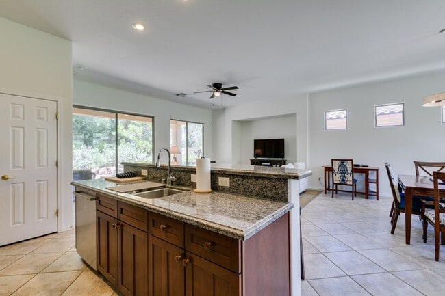 Building Photo - Elegant 3Bedroom/2.5Bath Furnished Home with Casita in Anthem Country Club