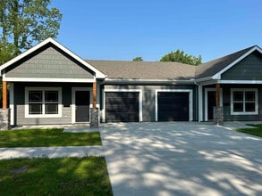 Building Photo - 820 S Poplar St