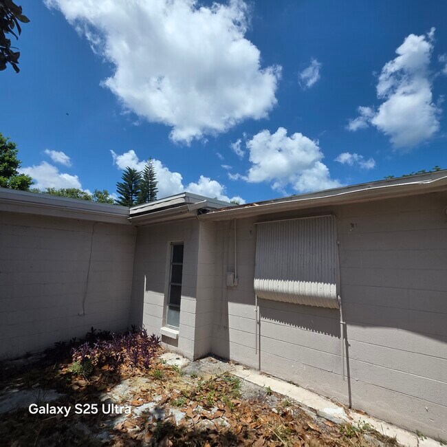 Building Photo - 3302 Bainbridge Dr