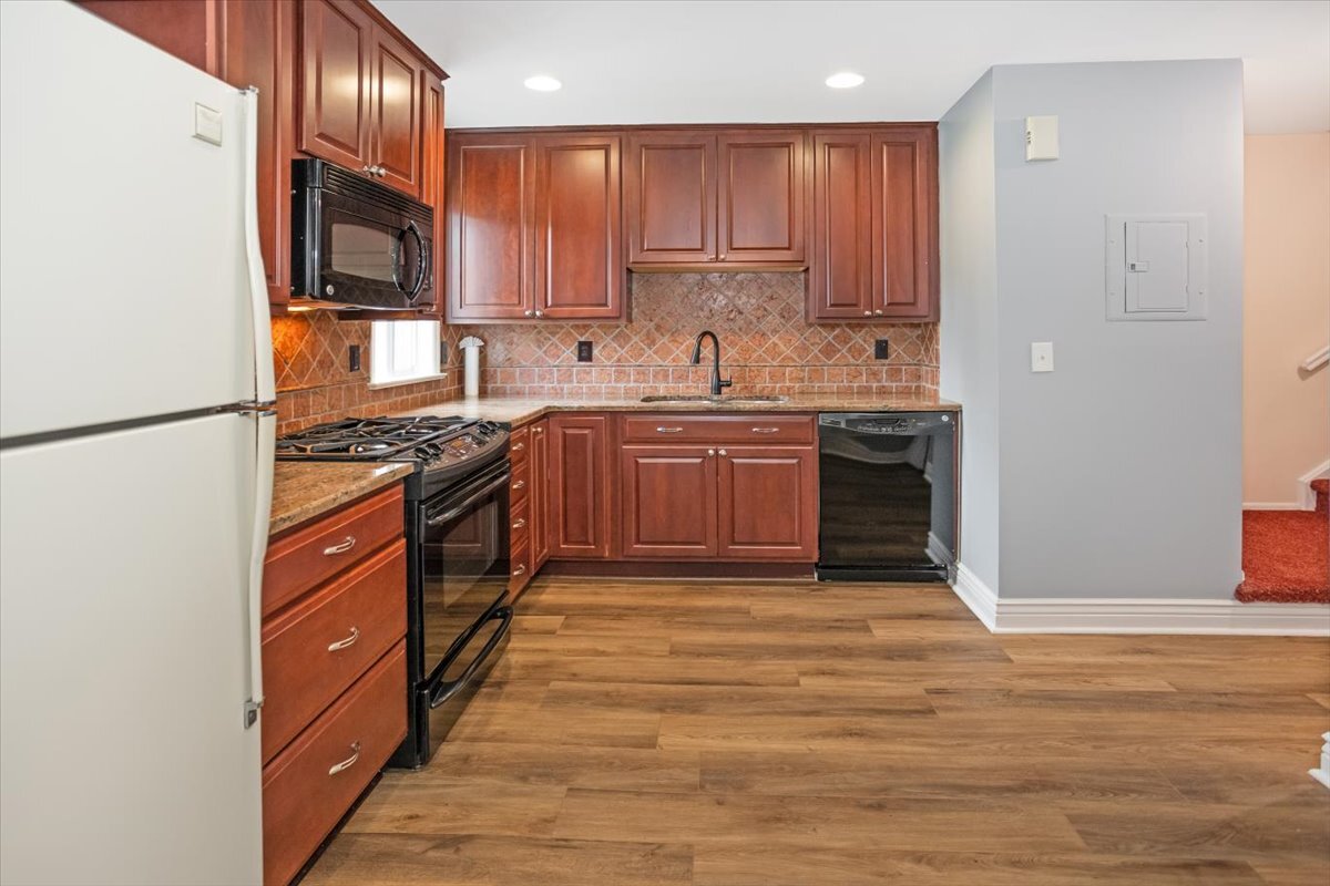 Building Photo - 56 Woods Edge Dr