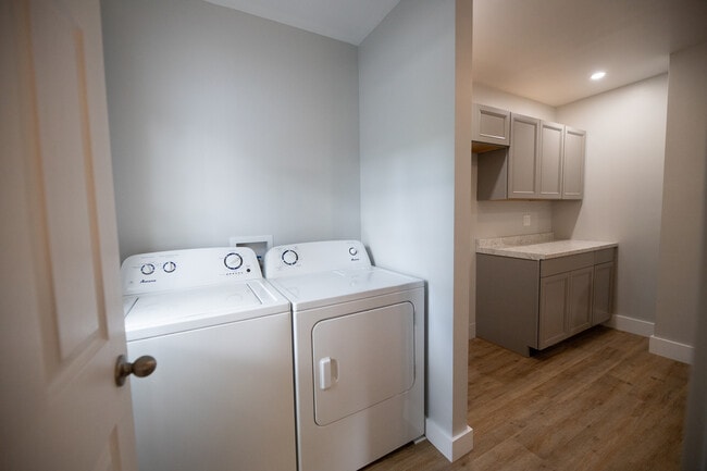Building Photo - 214 Duffern Dr