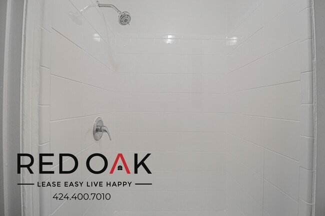 Building Photo - 250 Loma Dr